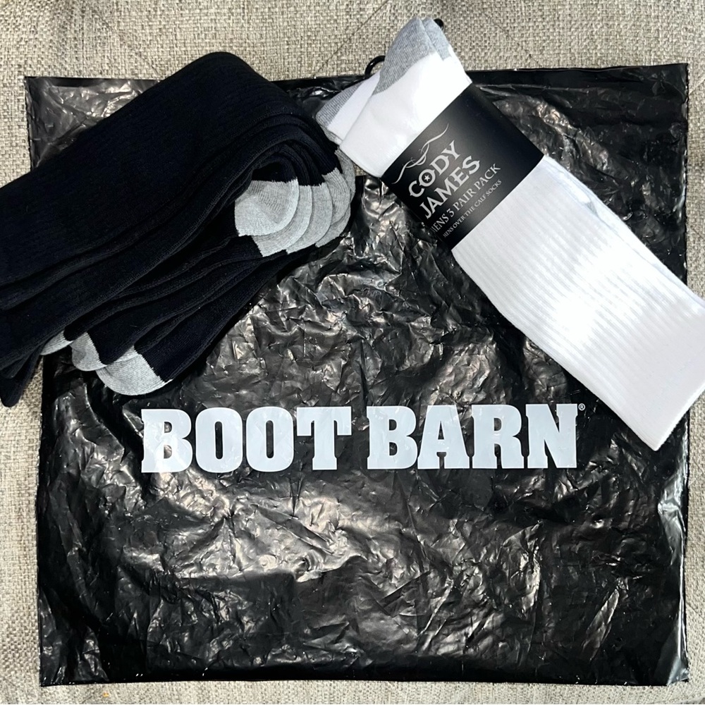 Casual Black and White Socks for Everyday Comfort